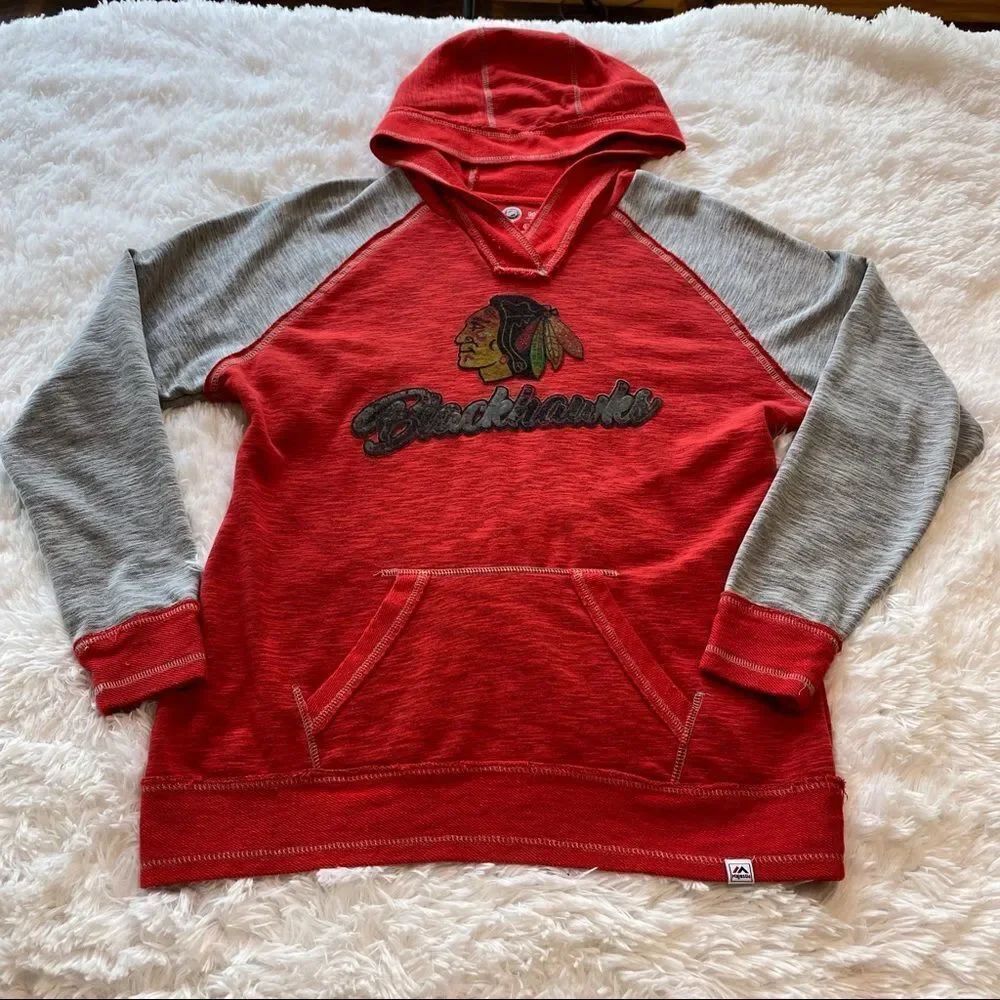 Majestic Fan Fashion Chicago Blackhawk Hooded Shirt, Size Large